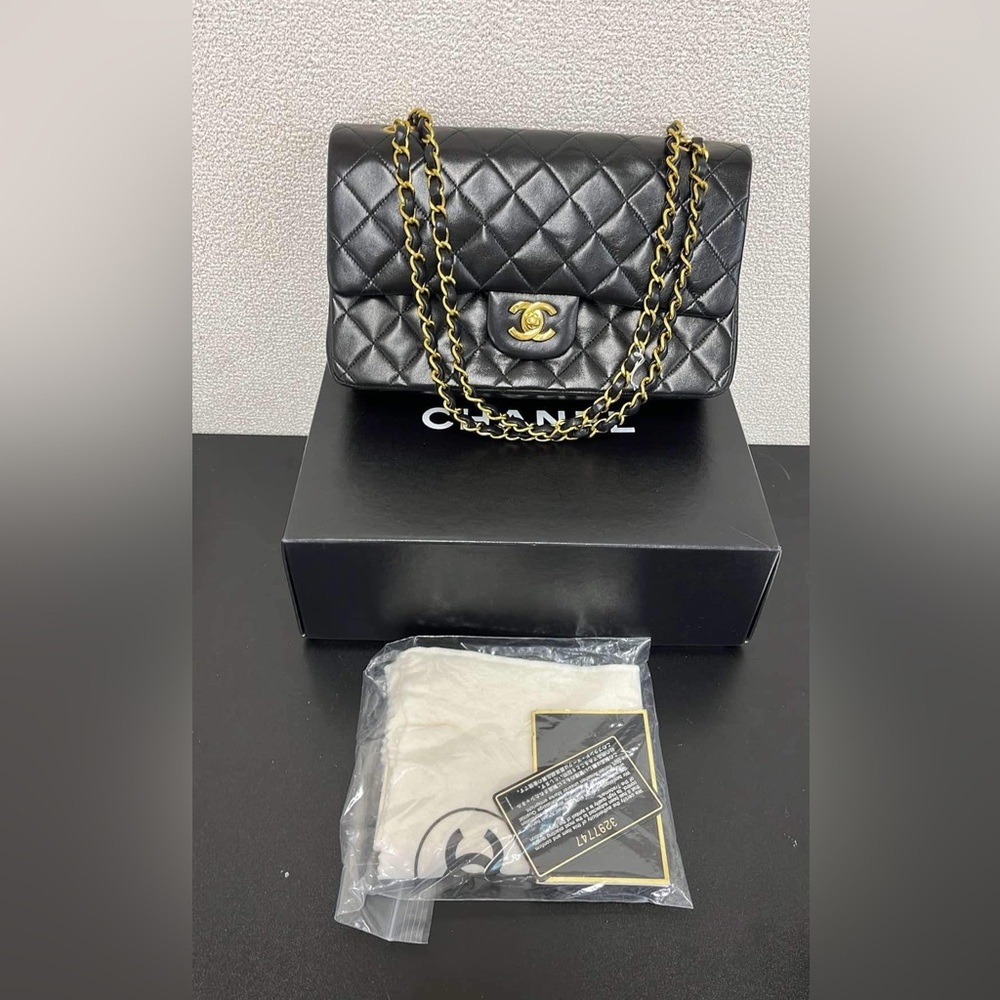 CHANEL Black Quilted Shoulder Bag with Gold Chain